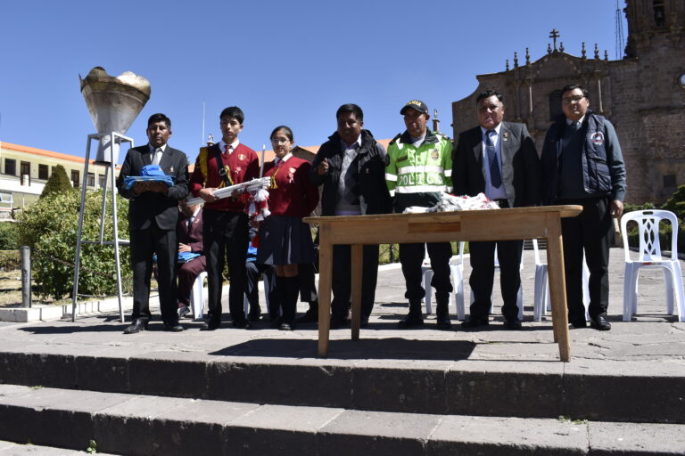 CON CIVISMO Y COMPROMISO, ESCOLARES CONMEMORAN EL 77.° ANIVERSARIO DE LA POLICÍA ESCOLAR EN JULI