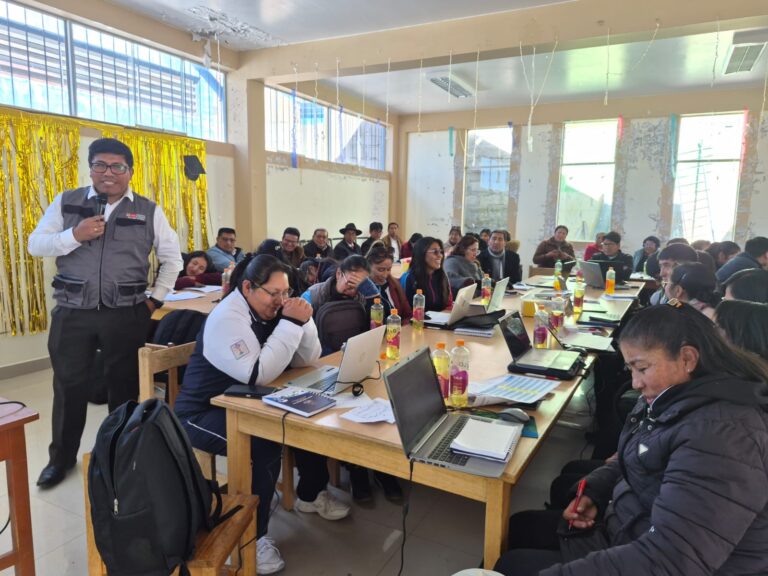 DOCENTES DEL NIVEL PRIMARIA FORTALECEN SU PRÁCTICA PEDAGÓGICA EN TALLER PRESENCIAL.